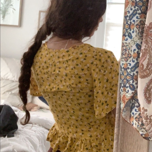 Yellow floral top - Picture 2 of 4
